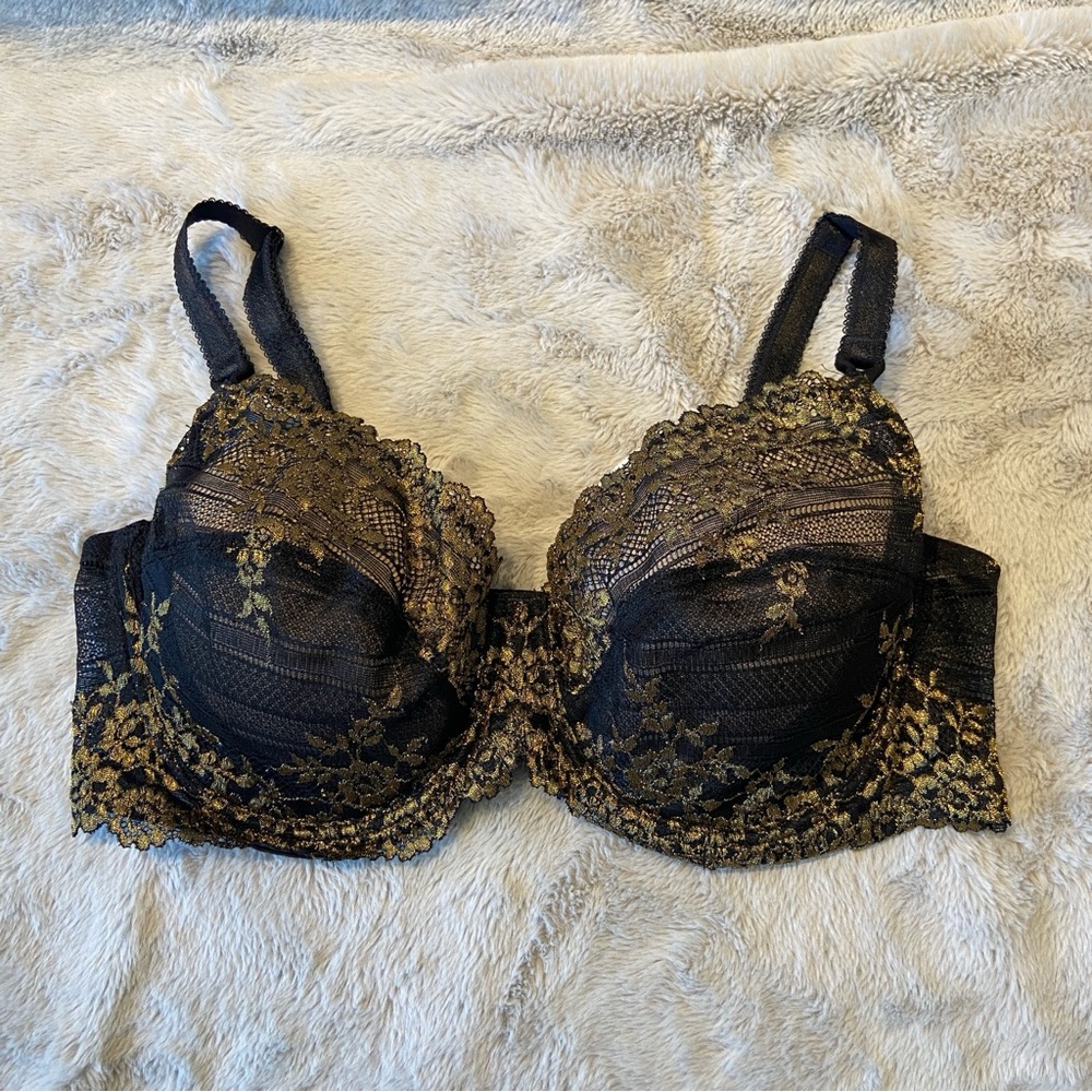 💝3/$20 Wacoal Black and Gold Floral Lace Bra